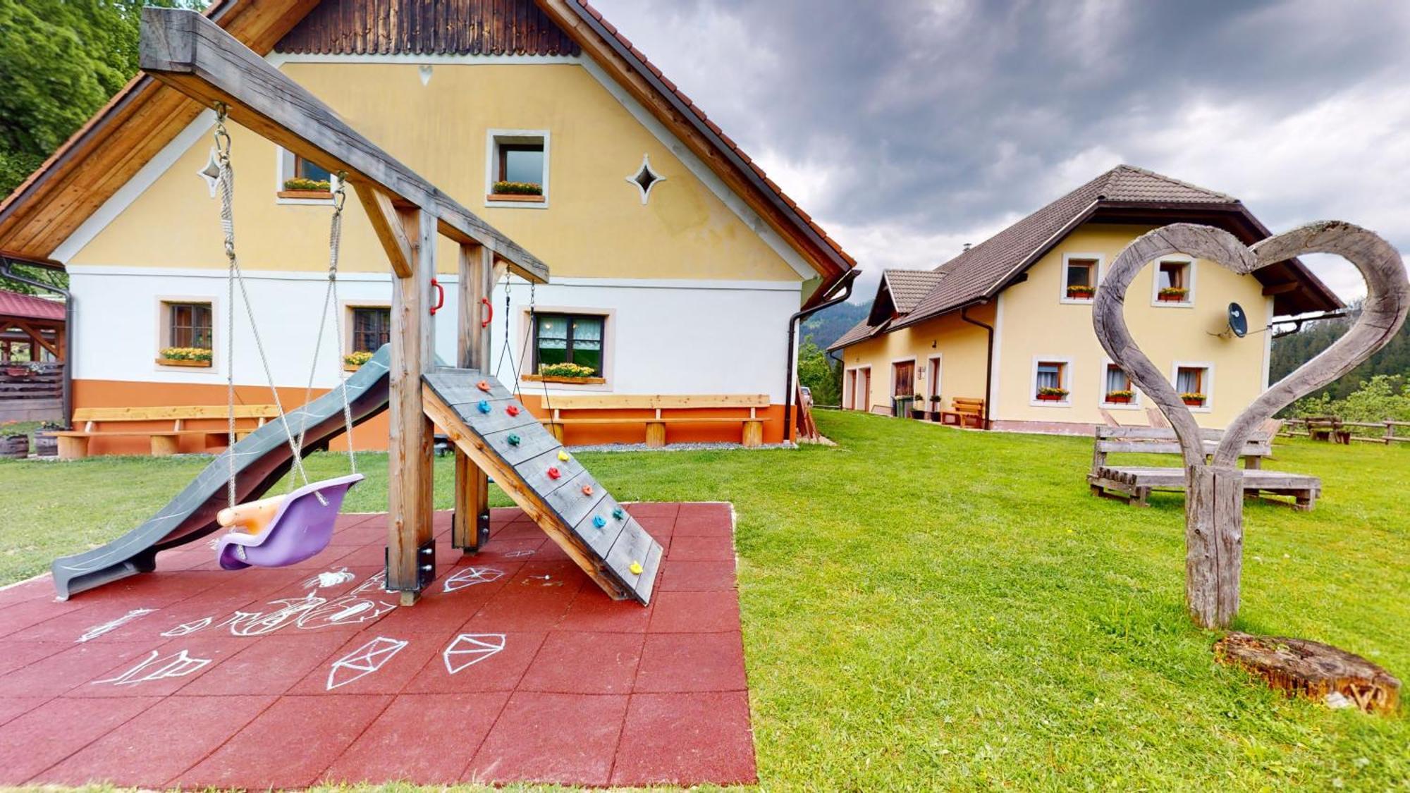 Tourist Farm Gradisnik Apartment โซลกาวา ภายนอก รูปภาพ